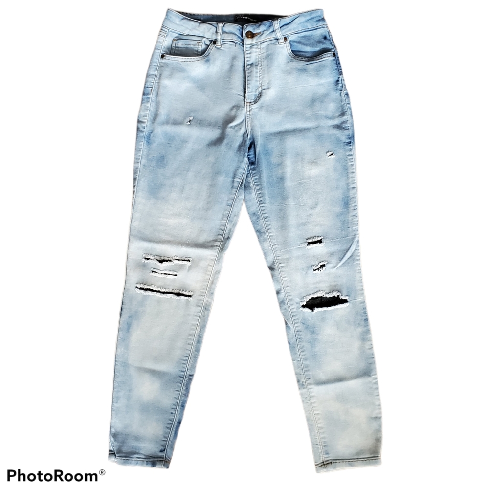 MISS POURED IN BLUE | Distressed Skinny Jeans